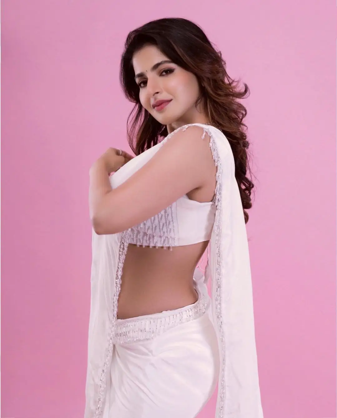 Indian Girl Iswarya Menon In Traditional White Saree Sleeveless Blouse